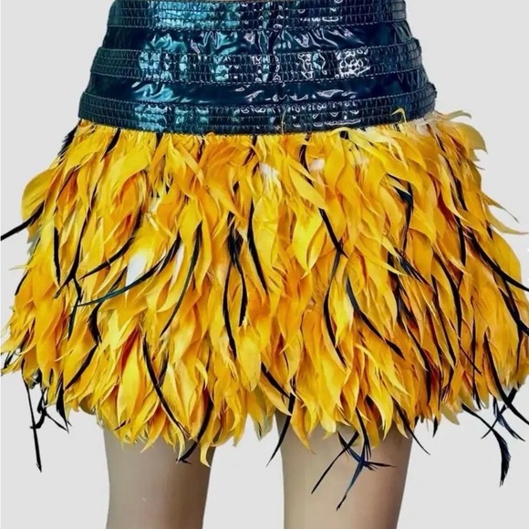 ✨ROBERTO CAVALLI Just Cavalli ostrich feather mini skirt. ✨ - Picture 3 of 13